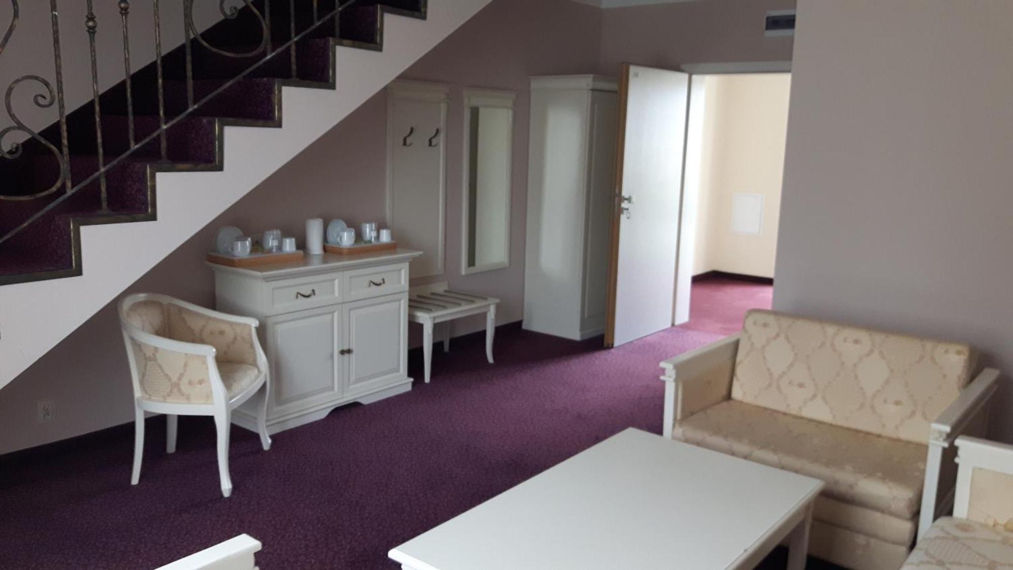 Hotel Sobienie Krolewskie Sobienie Szlacheckie Extérieur photo