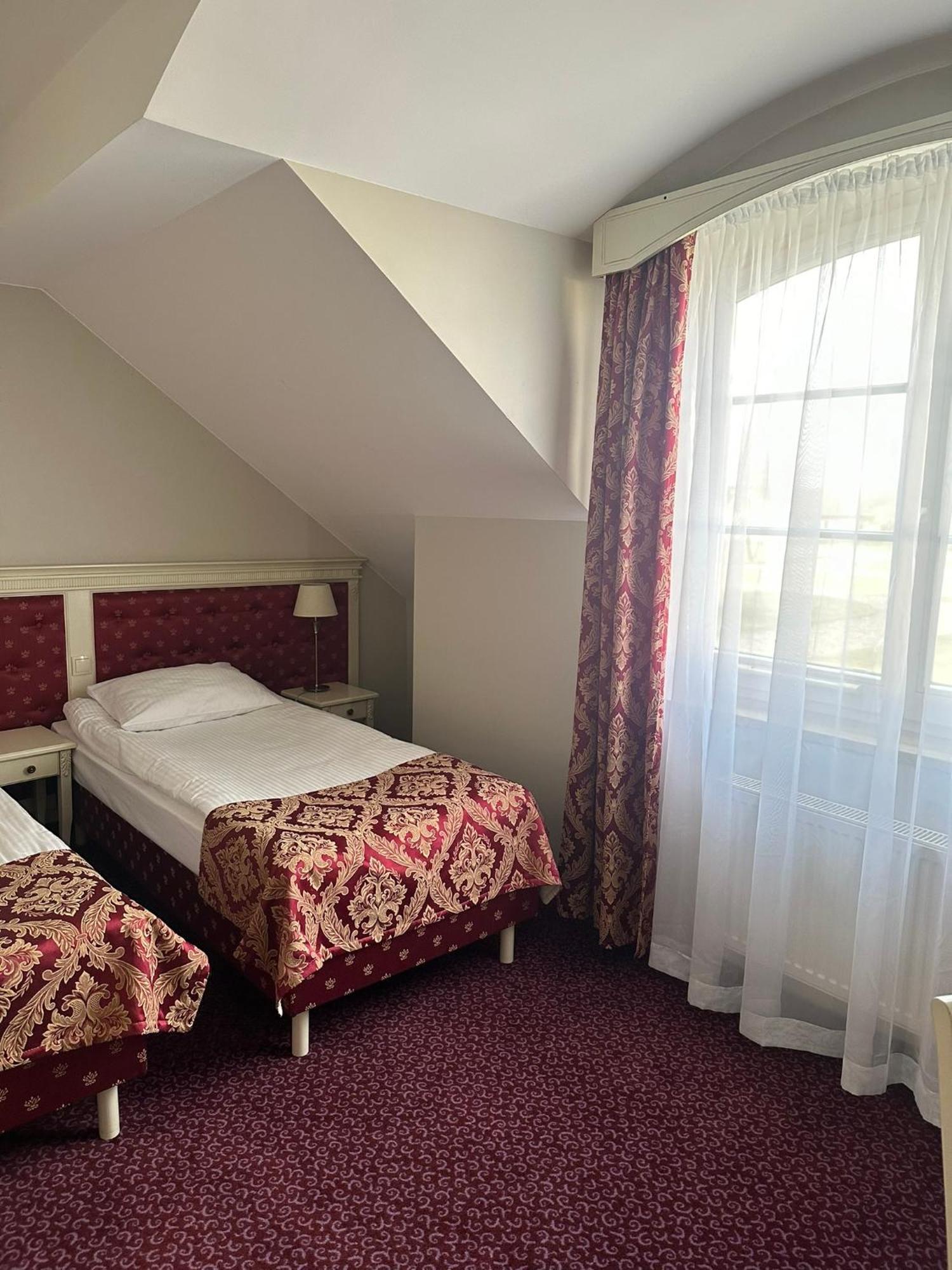Hotel Sobienie Krolewskie Sobienie Szlacheckie Extérieur photo