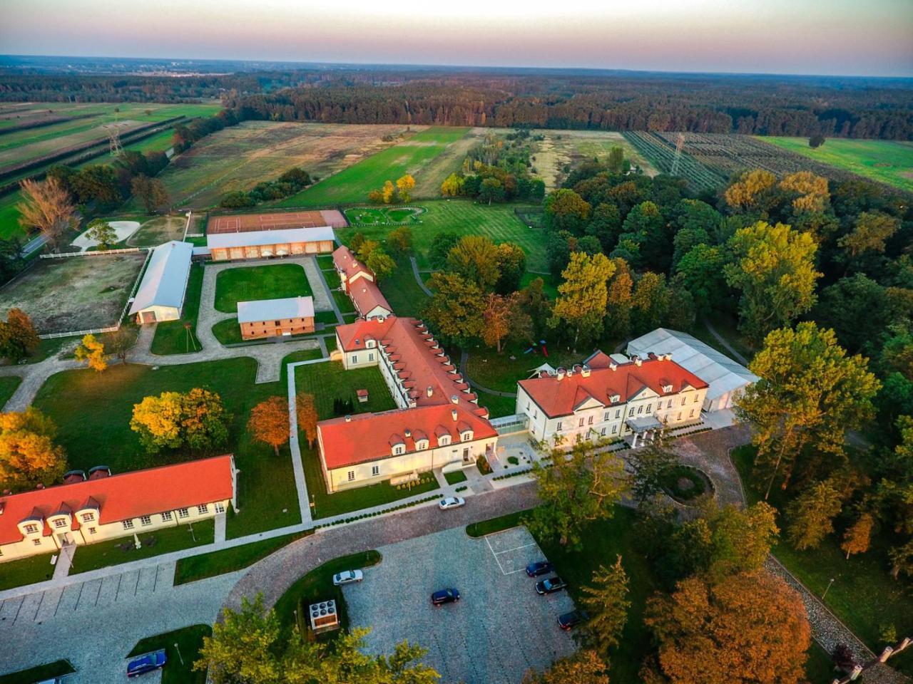 Hotel Sobienie Krolewskie Sobienie Szlacheckie Extérieur photo