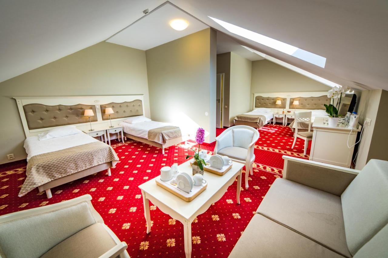 Hotel Sobienie Krolewskie Sobienie Szlacheckie Extérieur photo