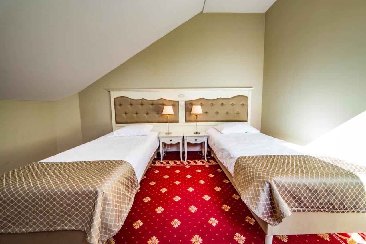 Hotel Sobienie Krolewskie Sobienie Szlacheckie Extérieur photo