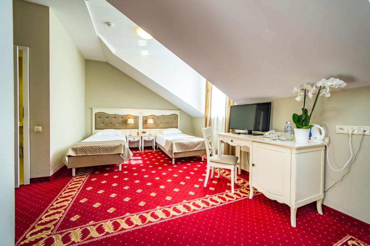 Hotel Sobienie Krolewskie Sobienie Szlacheckie Extérieur photo