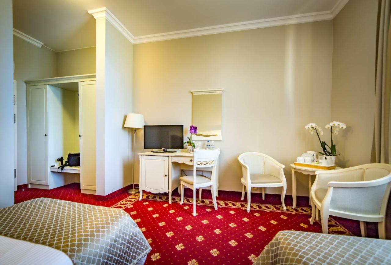 Hotel Sobienie Krolewskie Sobienie Szlacheckie Extérieur photo